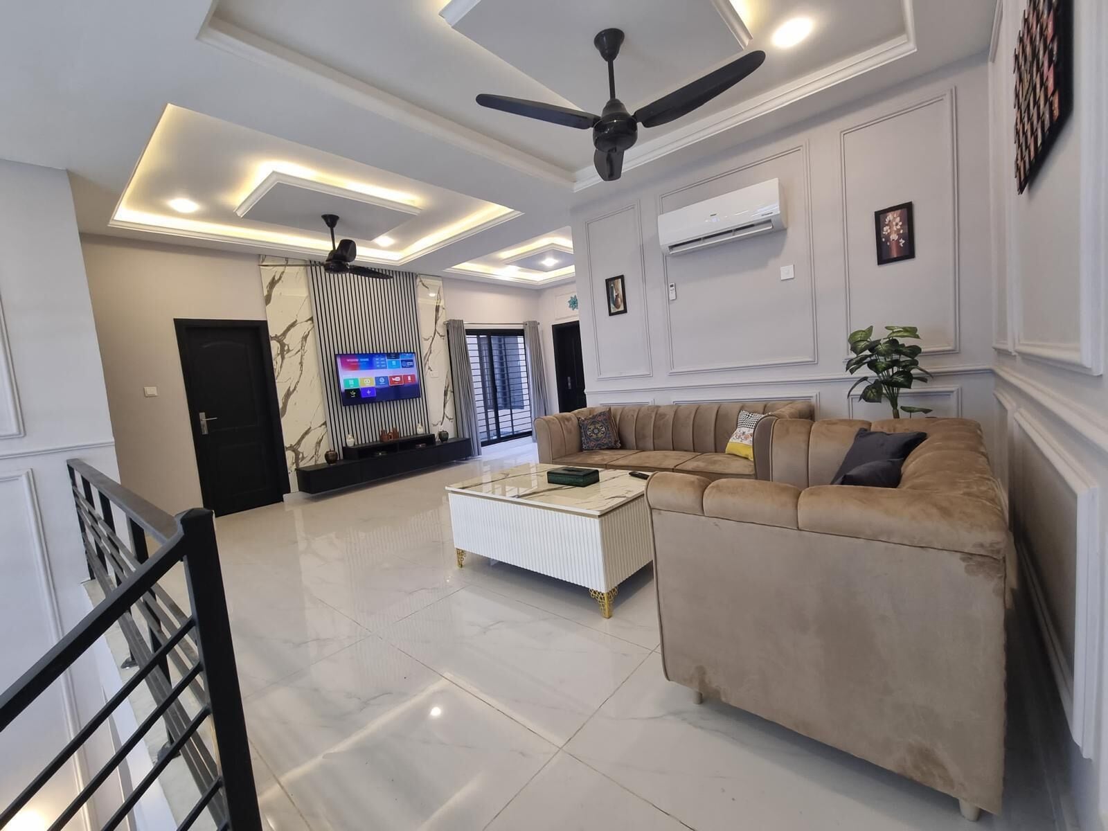 Villa, 5 Bedrooms, Accessible, Balcony | Living room