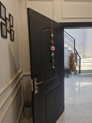 Villa, 5 Bedrooms, Accessible, Balcony | Property entrance