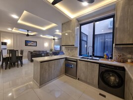 Villa, 5 Bedrooms, Accessible, Balcony | Laundry