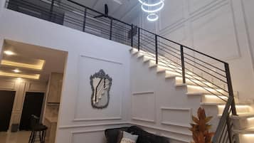 Villa, 5 Bedrooms, Accessible, Balcony | Interior