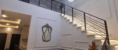 Villa, 5 Bedrooms, Accessible, Balcony | Interior
