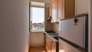 KĂŒhlschrank, Toaster, EiswĂŒrfelbereiter