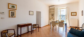 GuestHost - Cozy 40 sqm ground floor apartment, perfect for two people.The property offers enchanting views of the sea and the port of Bisceglie and is perfectly located for exploring the city's most charming attractions. All main amenities and the neare