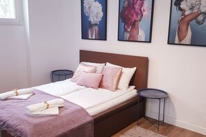 Iron/ironing board, WiFi, bed sheets