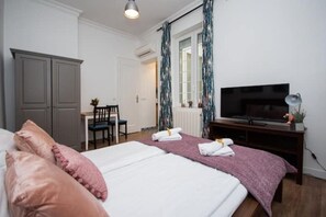 Iron/ironing board, WiFi, bed sheets