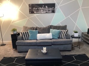 TV - The 2-bedroom Retreat in amazing downtown Greensboro with AC (Greensboro)