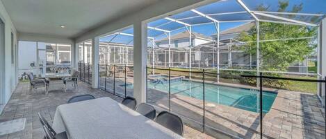 تناول الطعام بالخارج