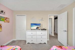 9 bedrooms, iron/ironing board, WiFi, bed sheets