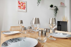 Apartment | Dining - Spacious Cosy Apartment -2br/8p- Pl. de la Nation (Paris)