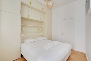 Apartment | 2 bedrooms, laptop workspace, iron/ironing board, bed sheets - Spacious Cosy Apartment -2br/8p- Pl. de la Nation (Paris)