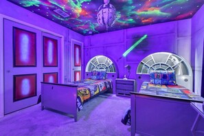 8 bedrooms, iron/ironing board, WiFi, bed sheets - Last Minute Disney! Private Pool, Hot Tub, Game Room & Themed Bedrooms. Book Now! #118575 (Orlando)
