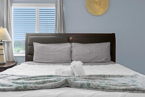 5 bedrooms, iron/ironing board, WiFi, bed sheets