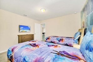 6 bedrooms, iron/ironing board, WiFi, bed sheets