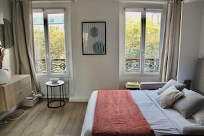 Iron/ironing board, WiFi, bed sheets - Bright studio apartment  in Montmartre (Paris)