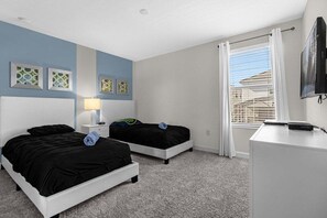 6 bedrooms, iron/ironing board, WiFi, bed sheets