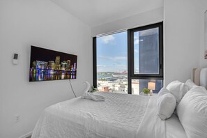 2 bedrooms, desk, iron/ironing board, travel cot - 2 Bed Best Views in Downtown & Brickell (Miami)