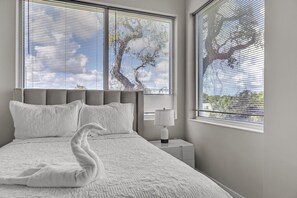 2 bedrooms, desk, iron/ironing board, travel crib