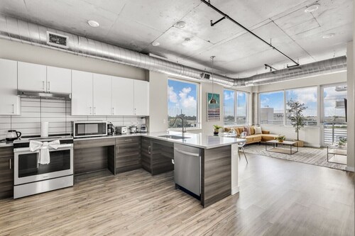 City Vibes 2BR | Walk Everywhere in DWNTN St. Pete