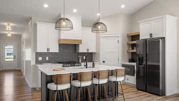 Kühlschrank, Mikrowelle, Ofen, Geschirrspüler