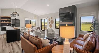 Modern 4BR/3BA Urbandale Home Near DSM