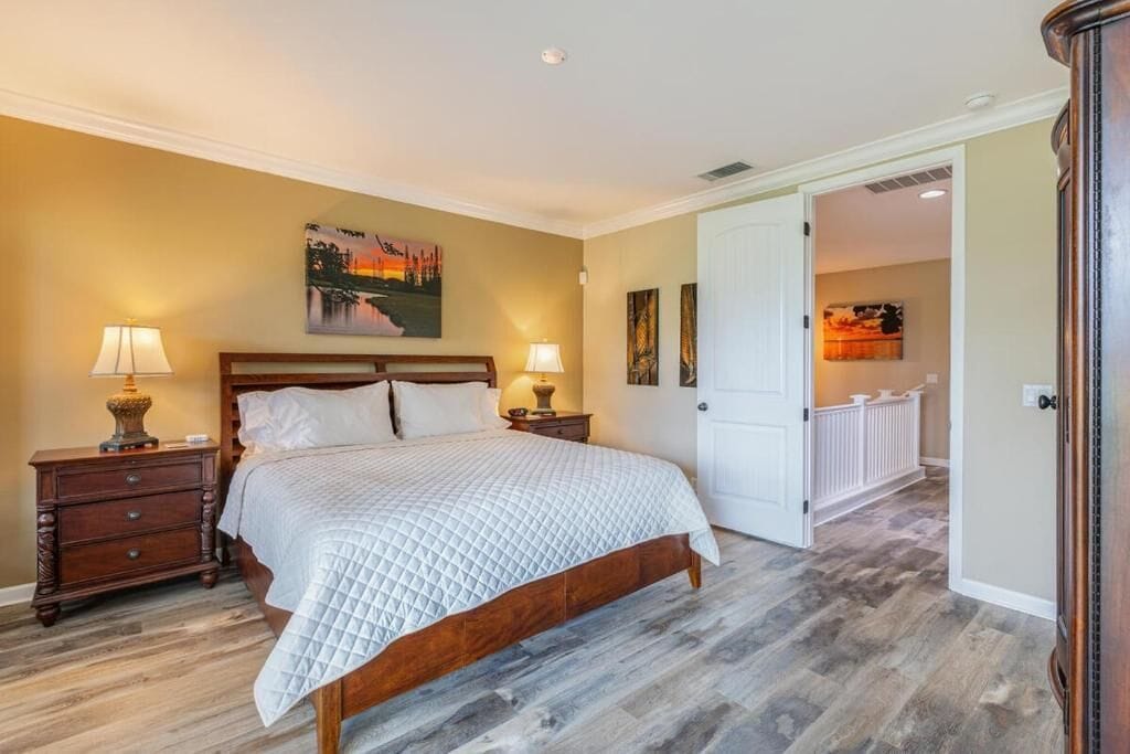 3 bedrooms, iron/ironing board, WiFi, bed sheets