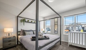 4 Schlafzimmer, Schreibtisch, Bügeleisen/Bügelbrett, Reisekinderbett