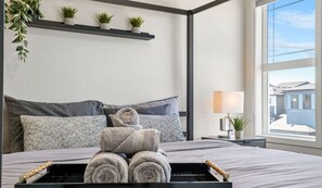 4 bedrooms, desk, iron/ironing board, travel crib