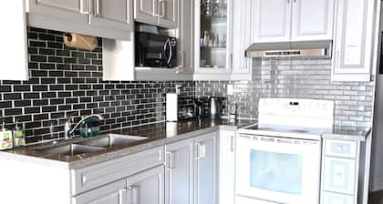 Together Time Getaway, Just 5 Mins to Hwy 401