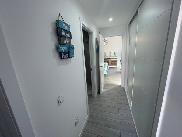 1 habitación, escritorio, tabla de planchar con plancha y wifi 