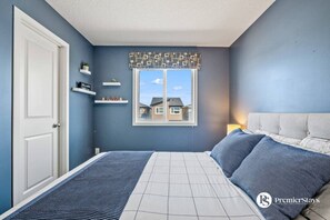3 bedrooms, desk, iron/ironing board, free WiFi