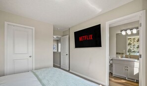 3 bedrooms, desk, iron/ironing board, free WiFi