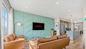 تلفزيون ذكي، كُتُب، مكتب