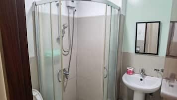 Bruser, gratis toiletartikler, bidet, håndklæder