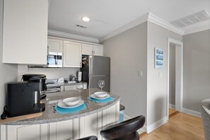 Fridge, microwave, stovetop, dishwasher