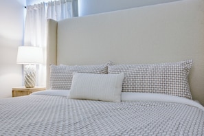 2 bedrooms, internet, bed sheets