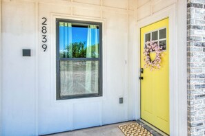 Exterior detail - Inn @ The Harte is a thoroughly modern, new property with easy access. (San Angelo)