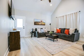TV - Inn @ The Harte is a thoroughly modern, new property with easy access. (San Angelo)