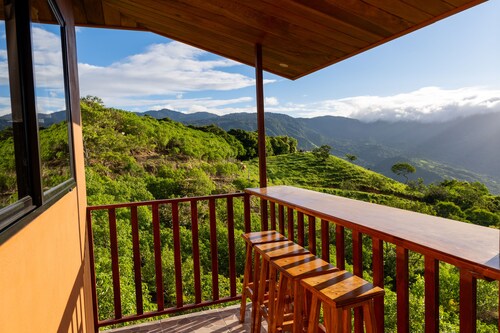 Hermosa cabina en Monteverde, perfecta para descasar con senderos y una torre