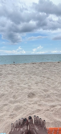 Beach. 4-bedroom 3 bathroom room house with AC with Private Pool in great Pompano Beach