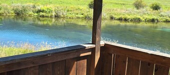 Country Living 6 miles from Colville, easy access, on a beautiful large pond!