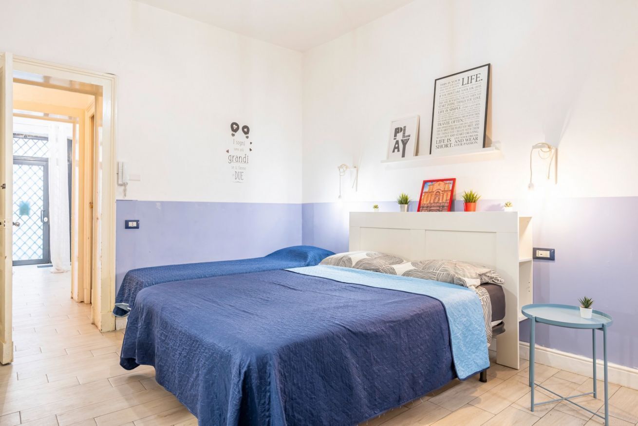 2 bedrooms, iron/ironing board, travel cot