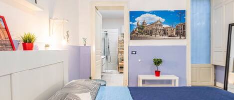 2 bedrooms, iron/ironing board, travel crib