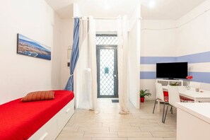 2 habitaciones, tabla de planchar con plancha y cuna de viaje 