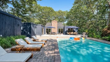 LĂ€mmitetty uima-allas