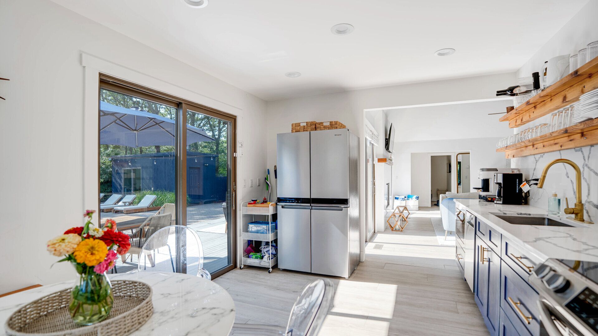 Mikroaaltouuni, uuni, liesi, kahvin-/teenkeitin