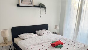 1 slaapkamer, een strijkplank/strijkijzer, wifi, beddengoed