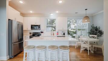 House, Multiple Beds, Patio, Garden View (Coastal Quarters) | Private kitchen | Fridge, microwave, oven, stovetop