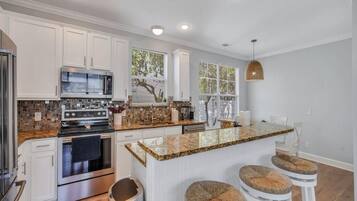 House, Multiple Beds, Patio, Garden View (Coastal Quarters) | Private kitchen | Fridge, microwave, oven, stovetop