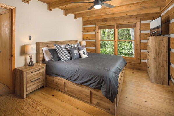 3 bedrooms, desk, iron/ironing board, free WiFi