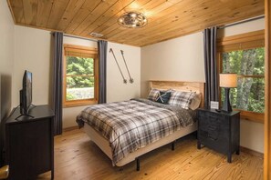 3 chambres, bureau, fer et planche à repasser, accès au Wi-Fi (inclus)